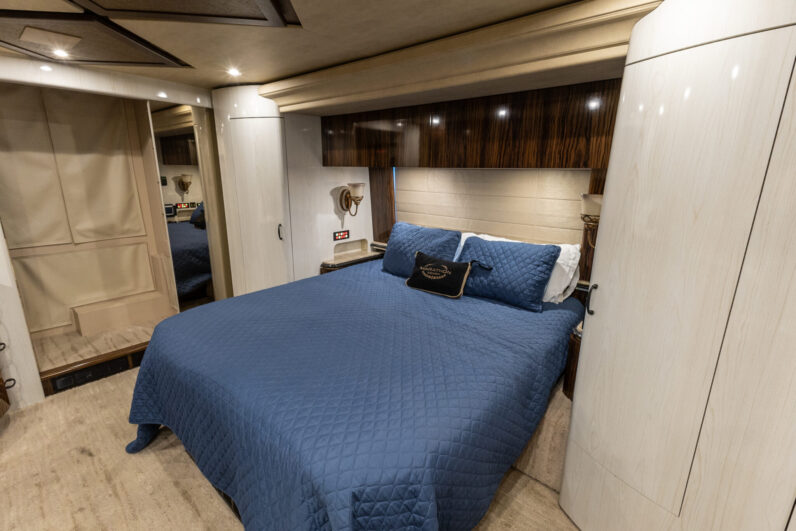 2009 Prevost Marathon H3-45