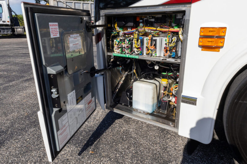 2009 Prevost Marathon H3-45