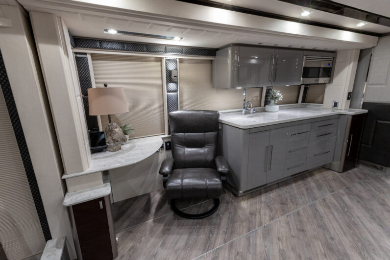 2021 Prevost Emerald H3-45