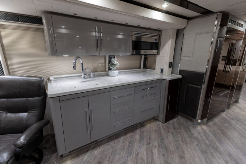 2021 Prevost Emerald H3-45