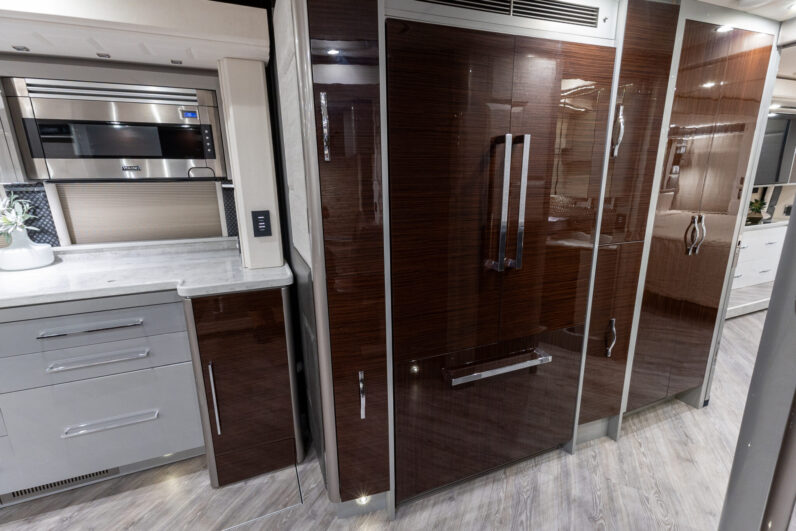 2021 Prevost Emerald H3-45