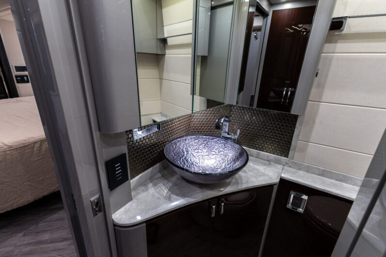 2021 Prevost Emerald H3-45