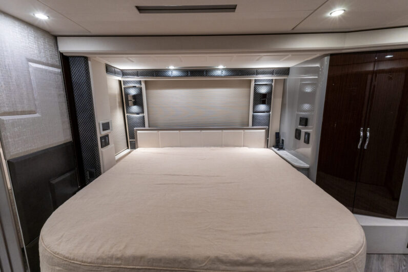 2021 Prevost Emerald H3-45