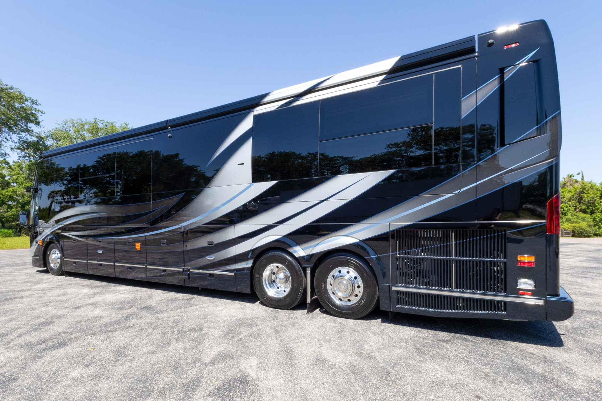 2025 Prevost Marathon H3-45