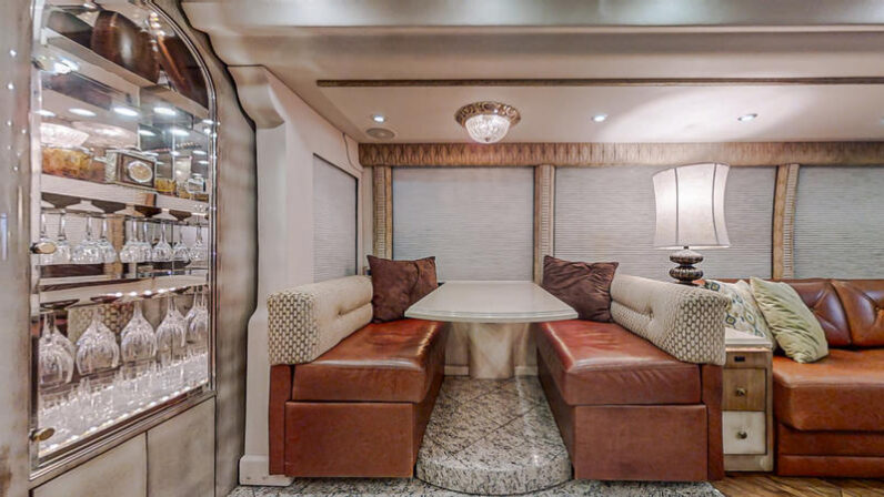 2005 Prevost Millennium H3-45