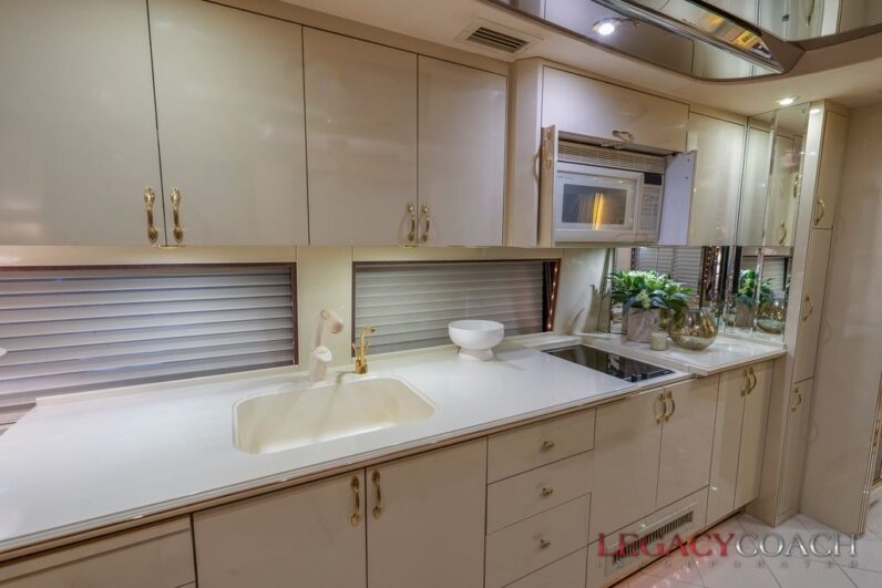 2001 Prevost Country Coach XLII – Non-Slide