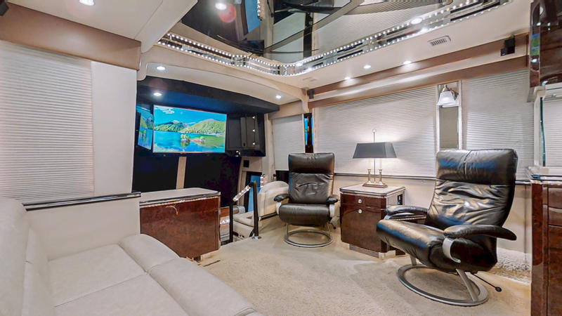 2004 Prevost Featherlite H3-45