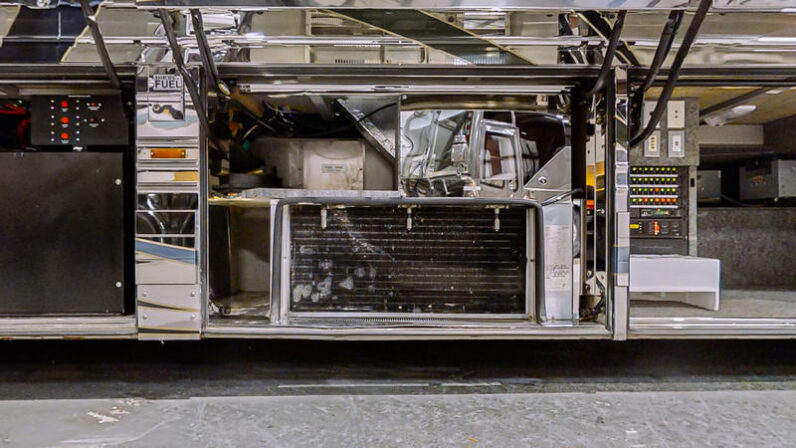 2004 Prevost Country Coach XLII