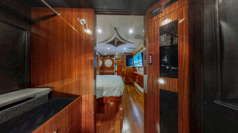 2001 Prevost Marathon H3-45