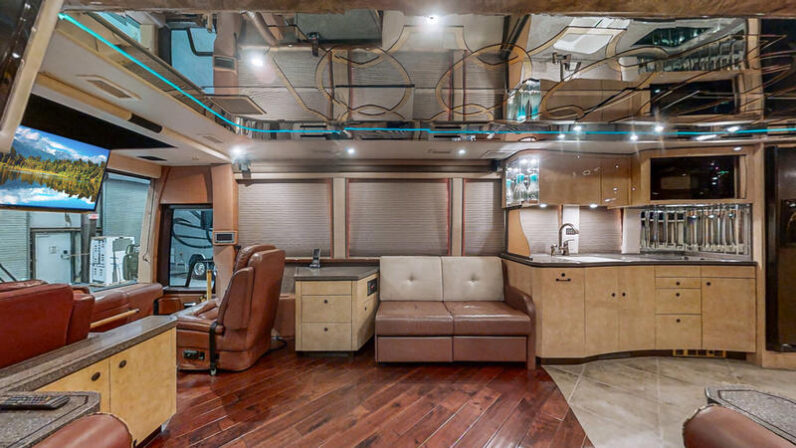 2007 Prevost Featherlite XLII