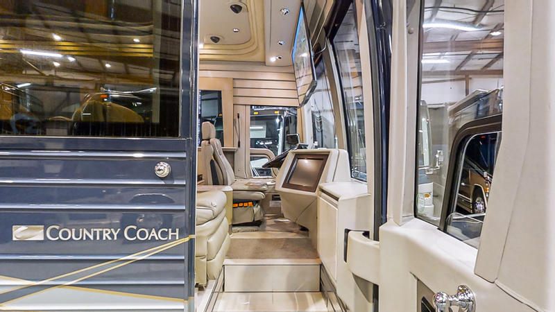 2004 Prevost Country Coach XLII
