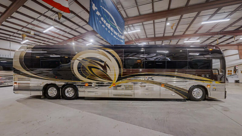 2007 Prevost Featherlite XLII