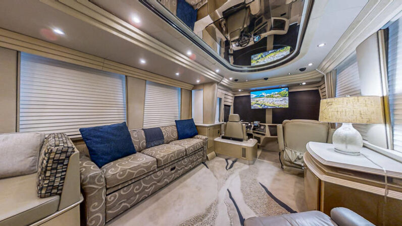 2004 Prevost Country Coach XLII