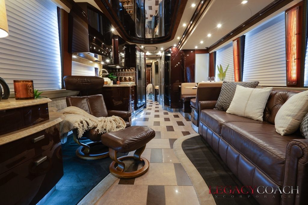 2008 Prevost Country Coach XLII – Double Slide
