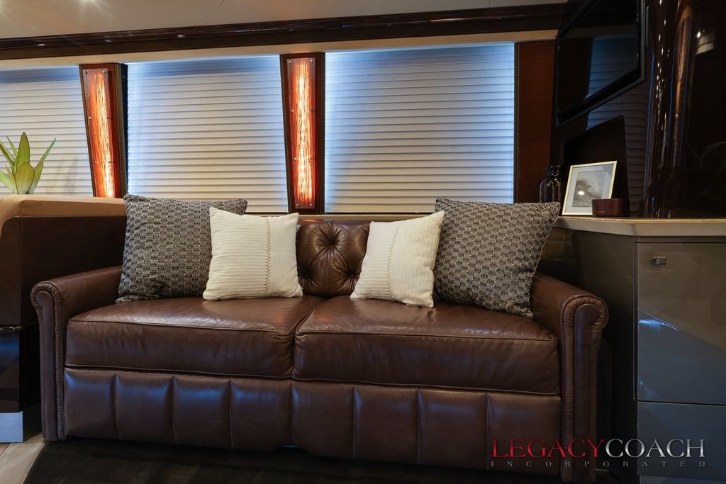 2008 Prevost Country Coach XLII – Double Slide