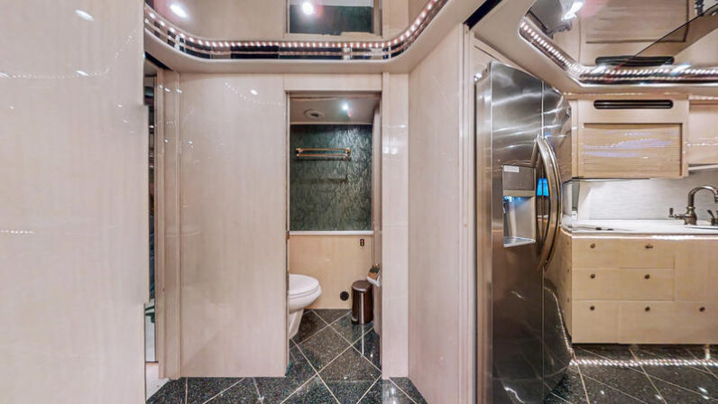1999 Prevost Featherlite H3-45