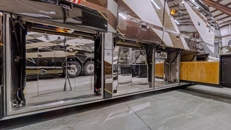 2005 Prevost Millennium H3-45