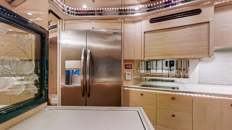 1999 Prevost Featherlite H3-45