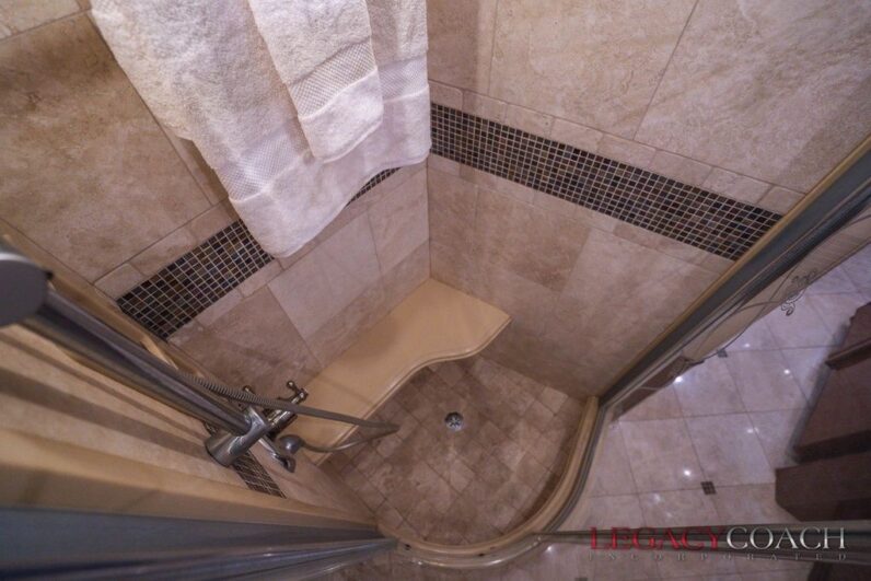 2005 Prevost Liberty Elegant Lady H3-45 – Double Slide