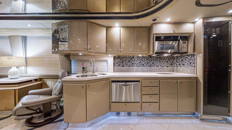 2004 Prevost Country Coach XLII