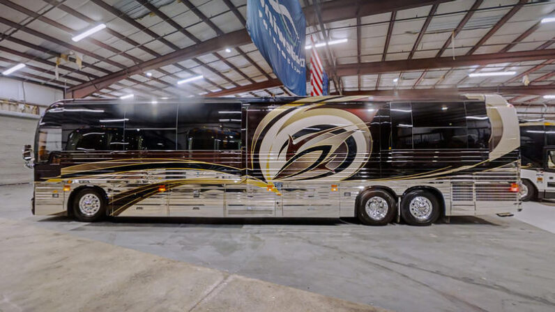 2007 Prevost Featherlite XLII