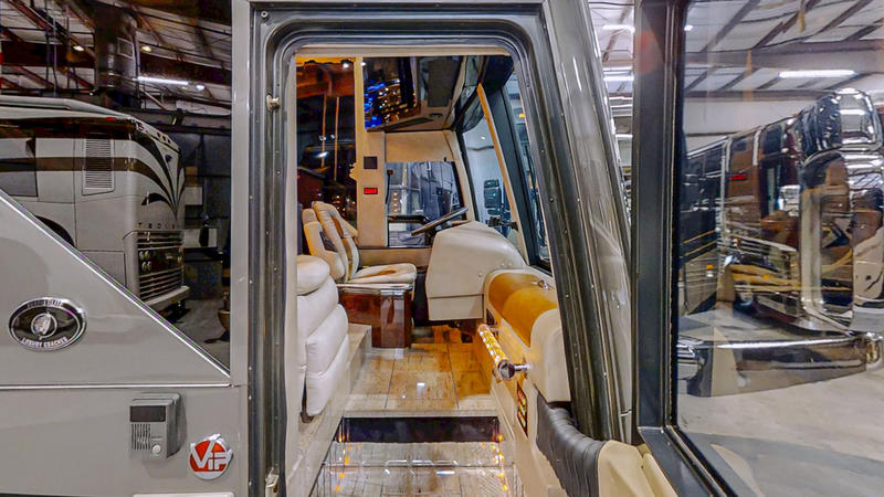 2004 Prevost Featherlite H3-45