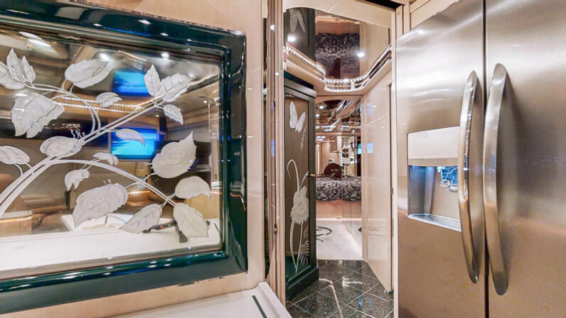 1999 Prevost Featherlite H3-45