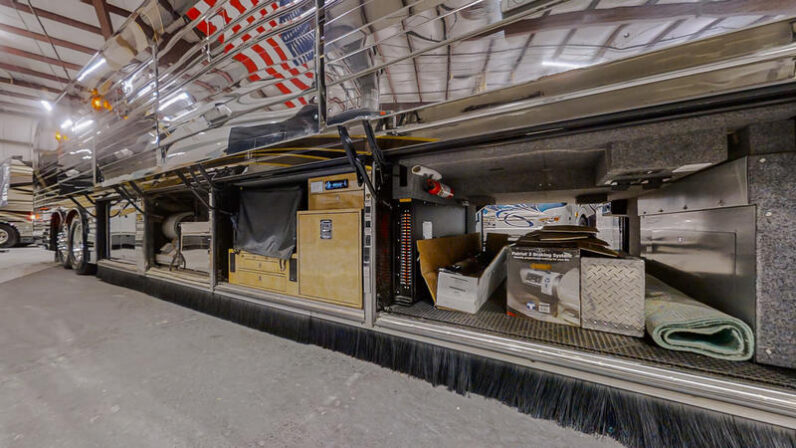 2007 Prevost Featherlite XLII