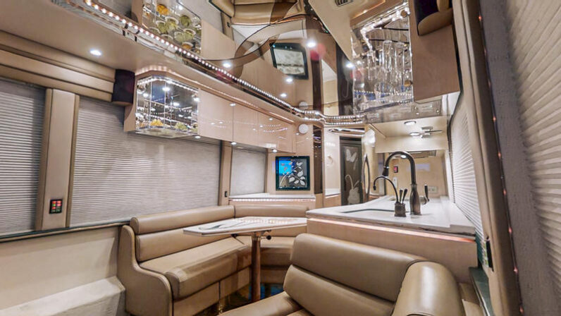 1999 Prevost Featherlite H3-45
