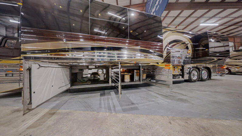 2007 Prevost Featherlite XLII