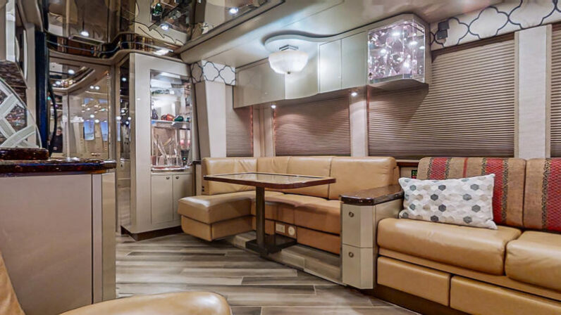 2008 Prevost Featherlite XLII