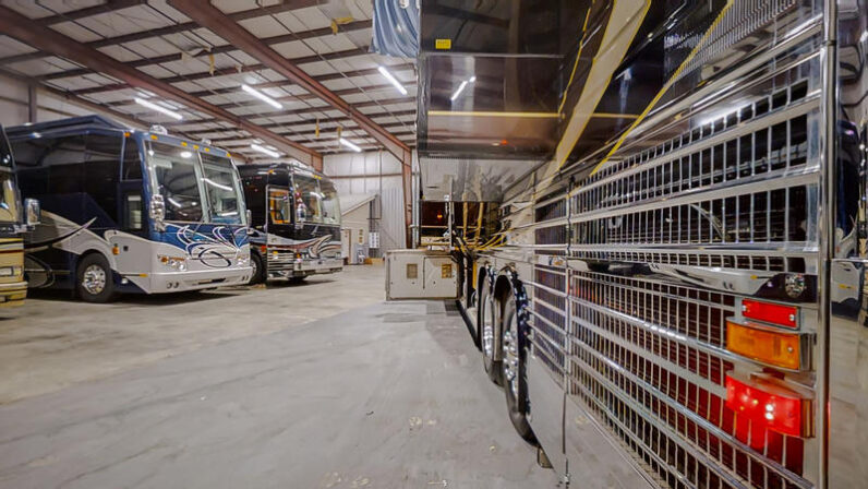 2007 Prevost Featherlite XLII