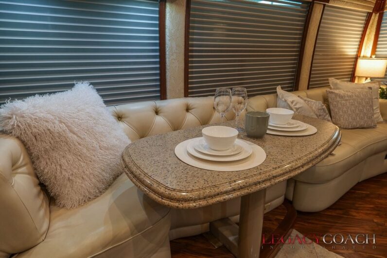 2005 Prevost Liberty Elegant Lady H3-45 – Double Slide