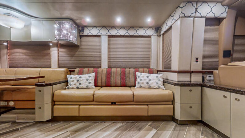 2008 Prevost Featherlite XLII