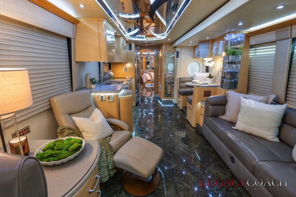 2005 Prevost Parliament XLII – Double Slide
