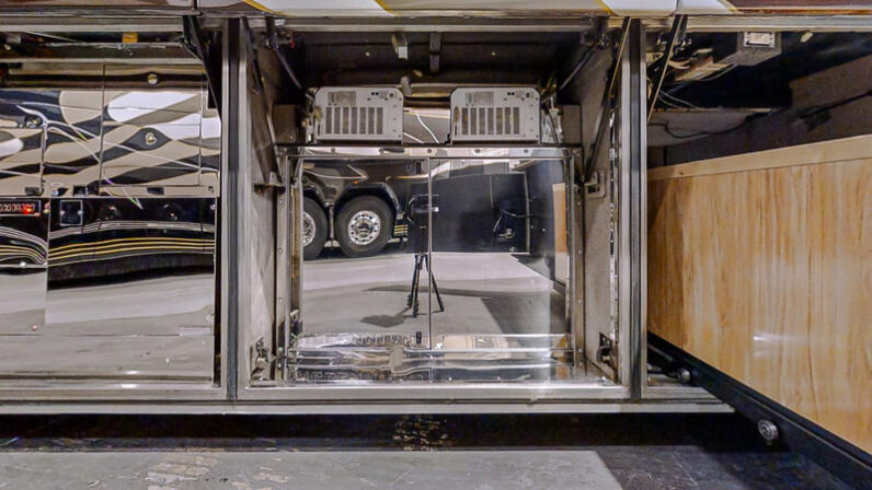 2005 Prevost Millennium H3-45