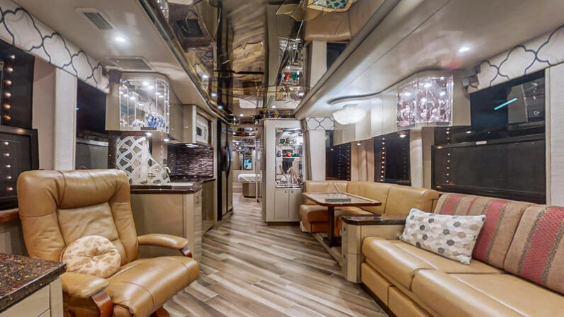 2008 Prevost Featherlite XLII