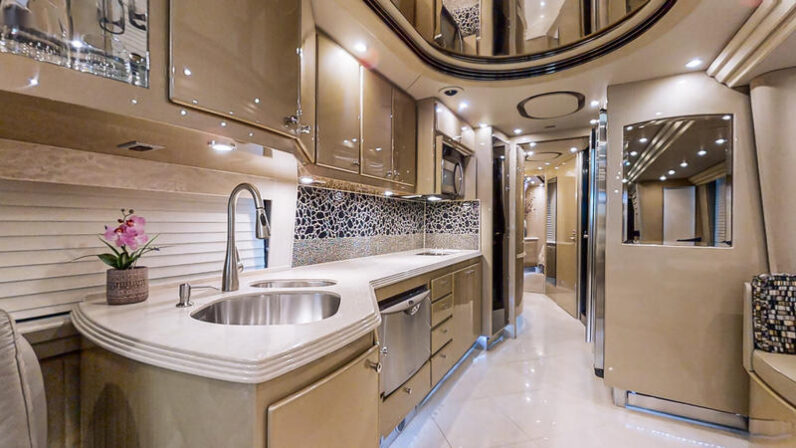 2004 Prevost Country Coach XLII