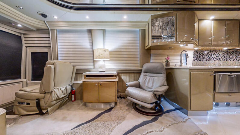 2004 Prevost Country Coach XLII