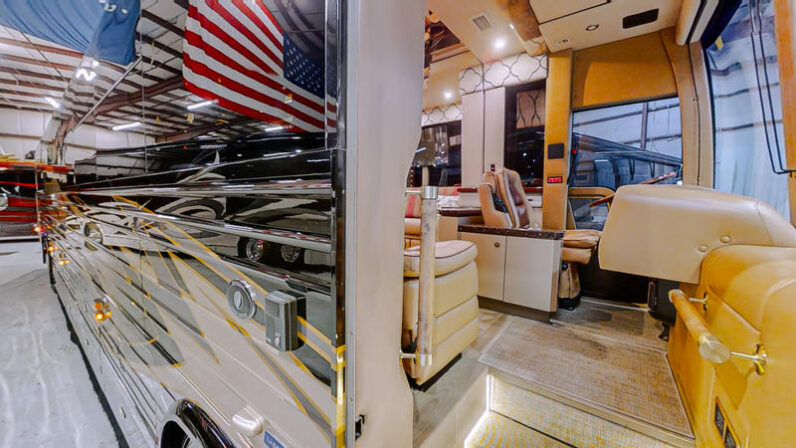 2008 Prevost Featherlite XLII