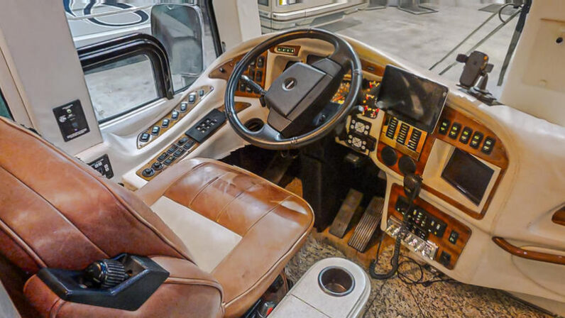 2005 Prevost Millennium H3-45