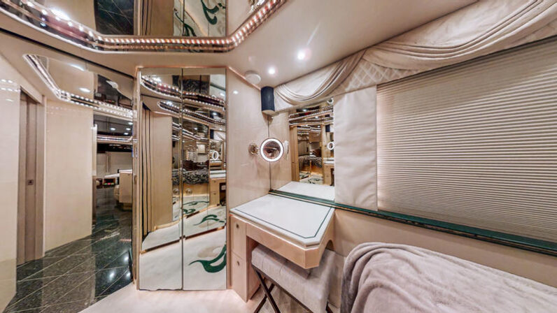 1999 Prevost Featherlite H3-45