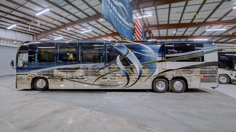 2004 Prevost Country Coach XLII