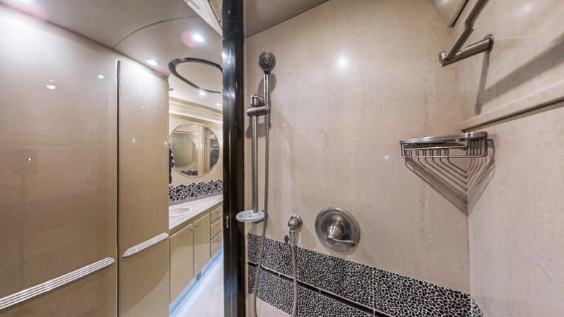 2004 Prevost Country Coach XLII
