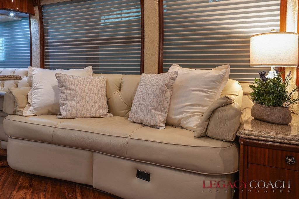 2005 Prevost Liberty Elegant Lady H3-45 – Double Slide
