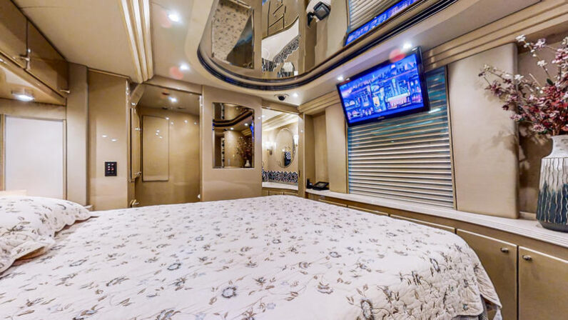 2004 Prevost Country Coach XLII
