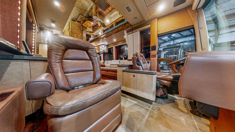 2007 Prevost Featherlite XLII