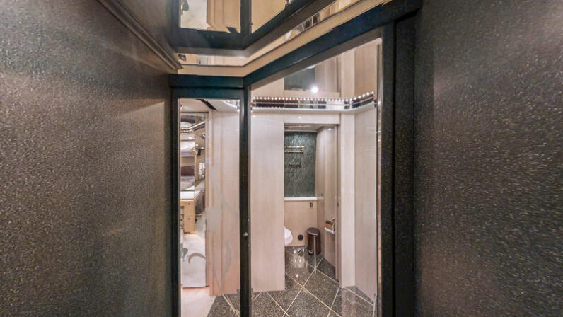 1999 Prevost Featherlite H3-45
