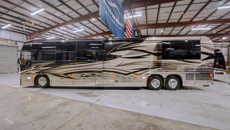 2008 Prevost Featherlite XLII