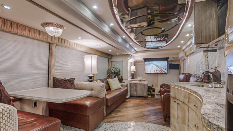 2005 Prevost Millennium H3-45